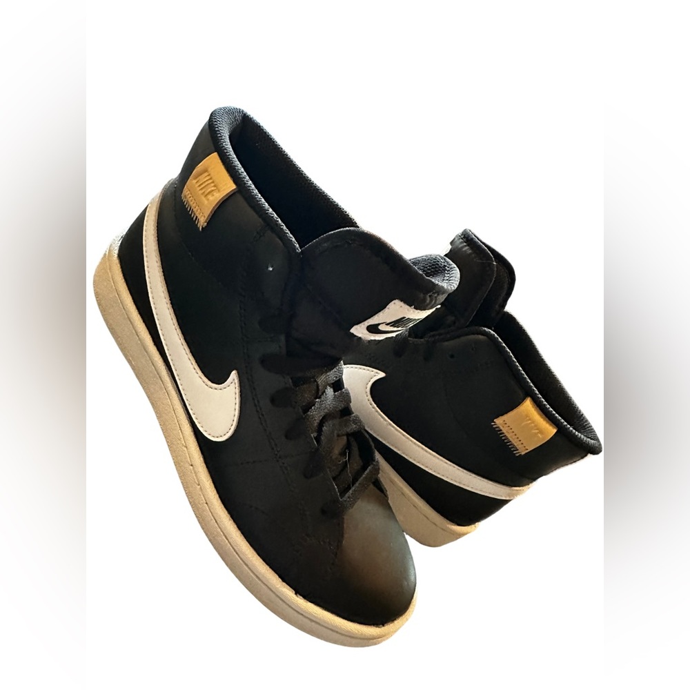 Nike Women’s High Top Court Royale Sneaker